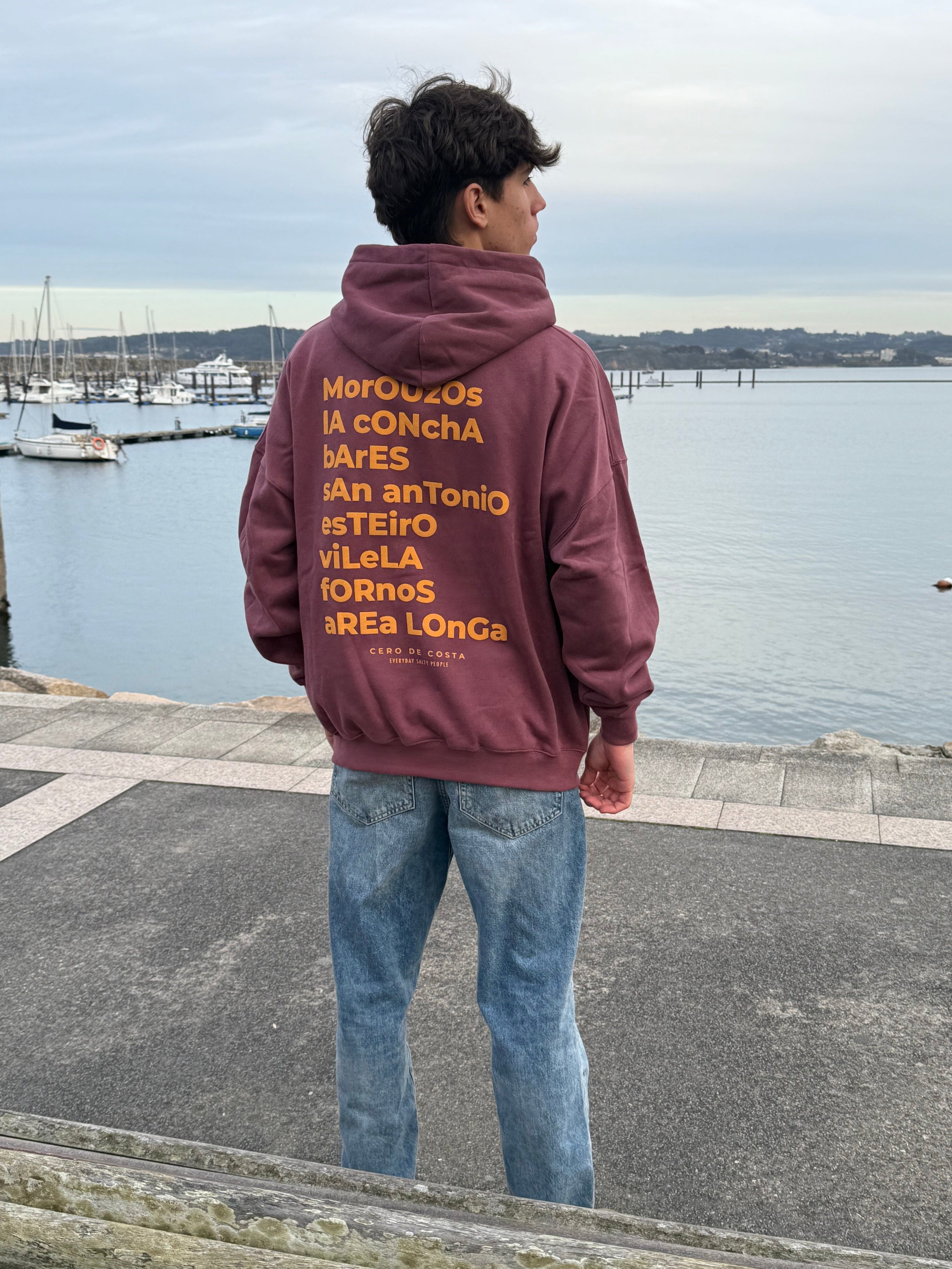 SUDADERA GRANATE/MOSTAZA "ORTIGUEIRA" CON CAPUCHA